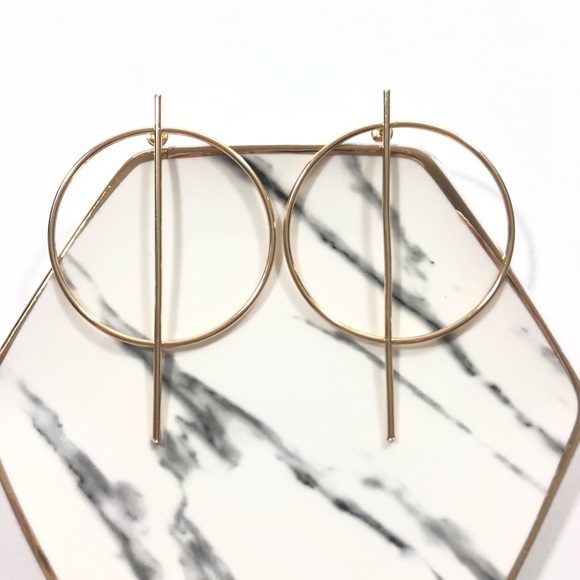 *Gold Minimalist Line in Circle Stud Earrings - Picture 3 of 5
